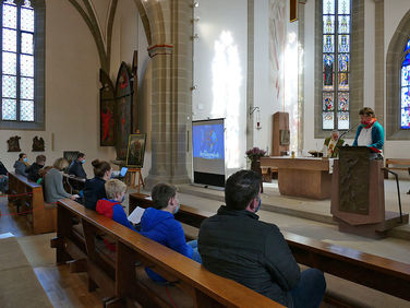 Vorstellung der Kommunionkinder in St. Crescentius (Foto: Karl-Franz Thiede)